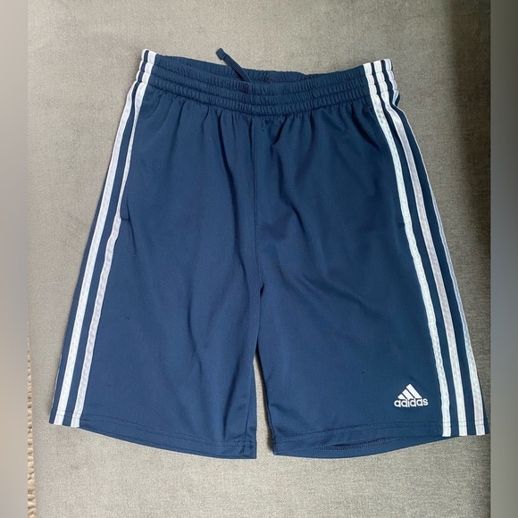 Adidas 3 Stripe Boys Mesh Shorts in Navy Size XL/TG - Picture 1 of 6
